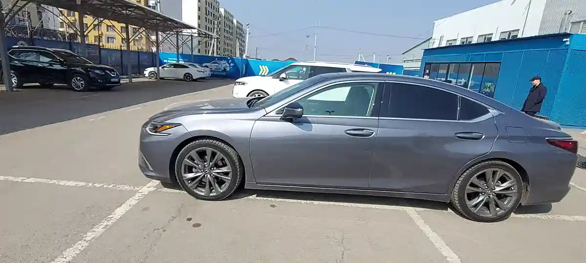 Lexus ES 2021 года за 22 000 000 тг. в Алматы