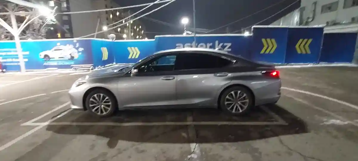 Lexus ES 2021 года за 21 000 000 тг. в Алматы