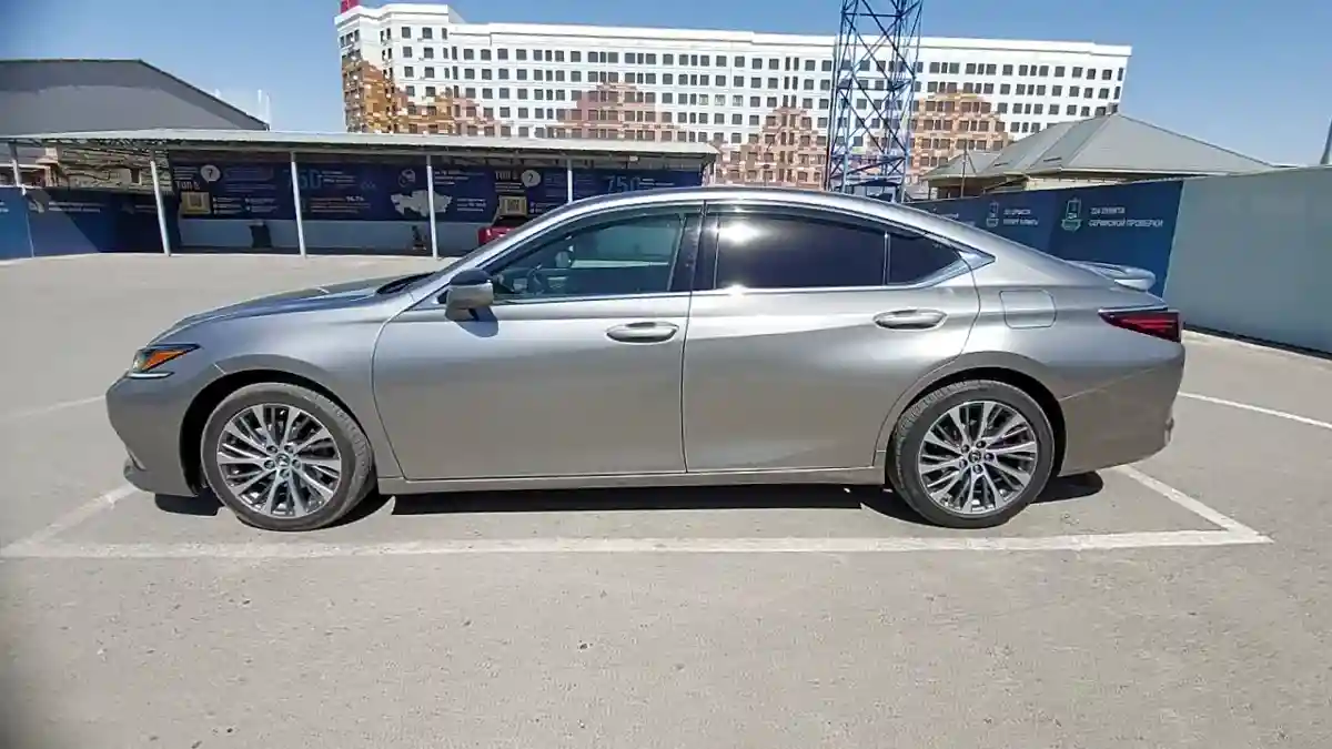 Lexus ES 2020 года за 22 000 000 тг. в Шымкент