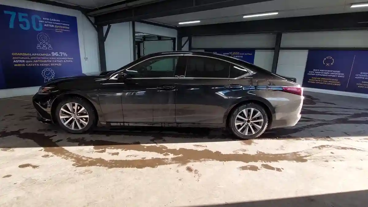 Lexus ES 2021 года за 25 500 000 тг. в Астана