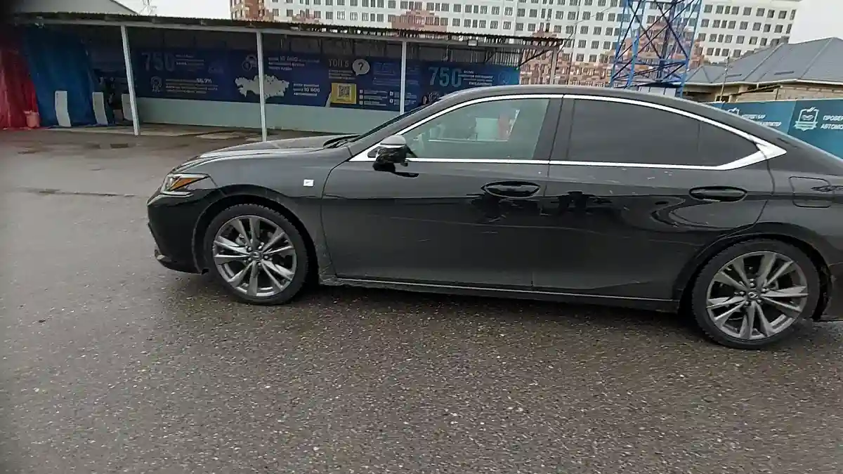 Lexus ES 2021 года за 24 000 000 тг. в Шымкент