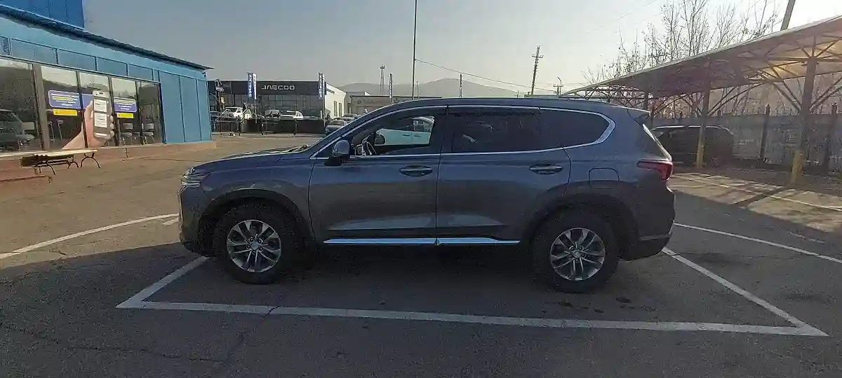 Hyundai Santa Fe 2019 года за 13 000 000 тг. в Алматы