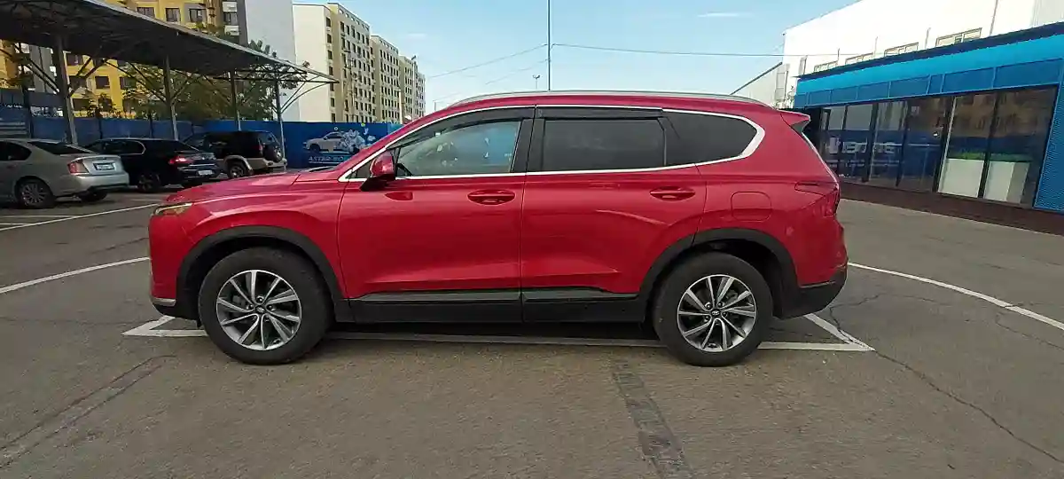 Hyundai Santa Fe 2021 года за 16 000 000 тг. в Алматы