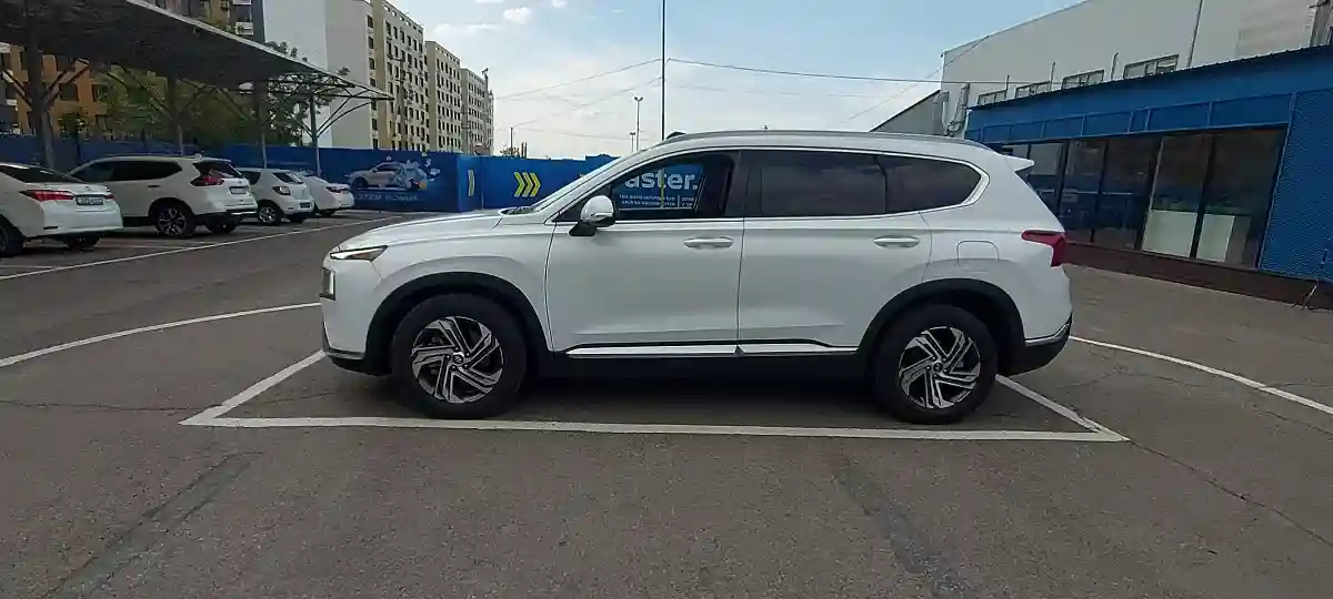 Hyundai Santa Fe 2021 года за 16 000 000 тг. в Алматы