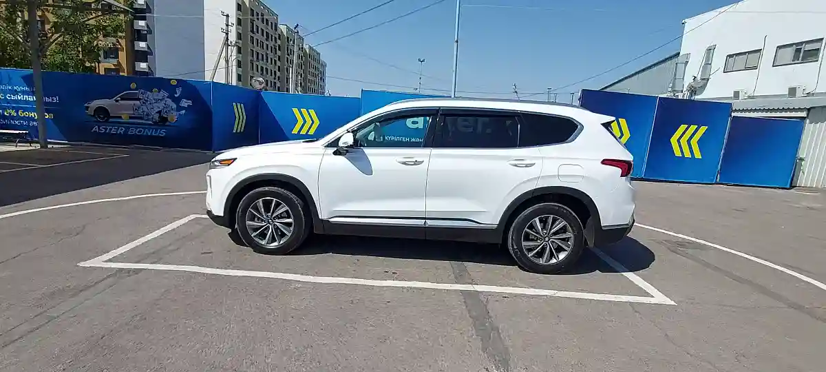 Hyundai Santa Fe 2018 года за 14 000 000 тг. в Алматы