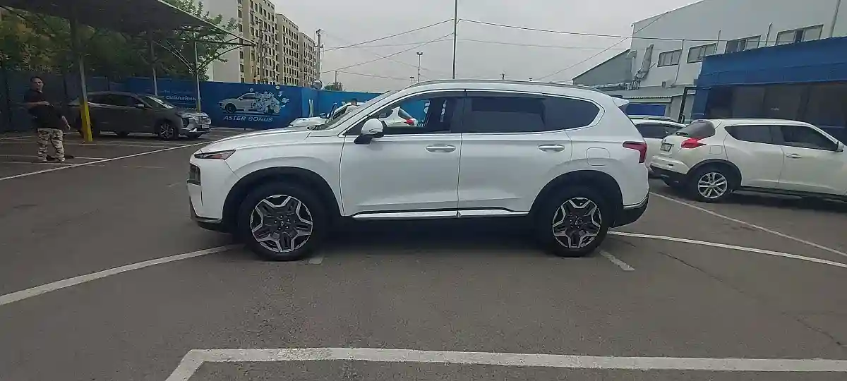 Hyundai Santa Fe 2021 года за 19 000 000 тг. в Алматы