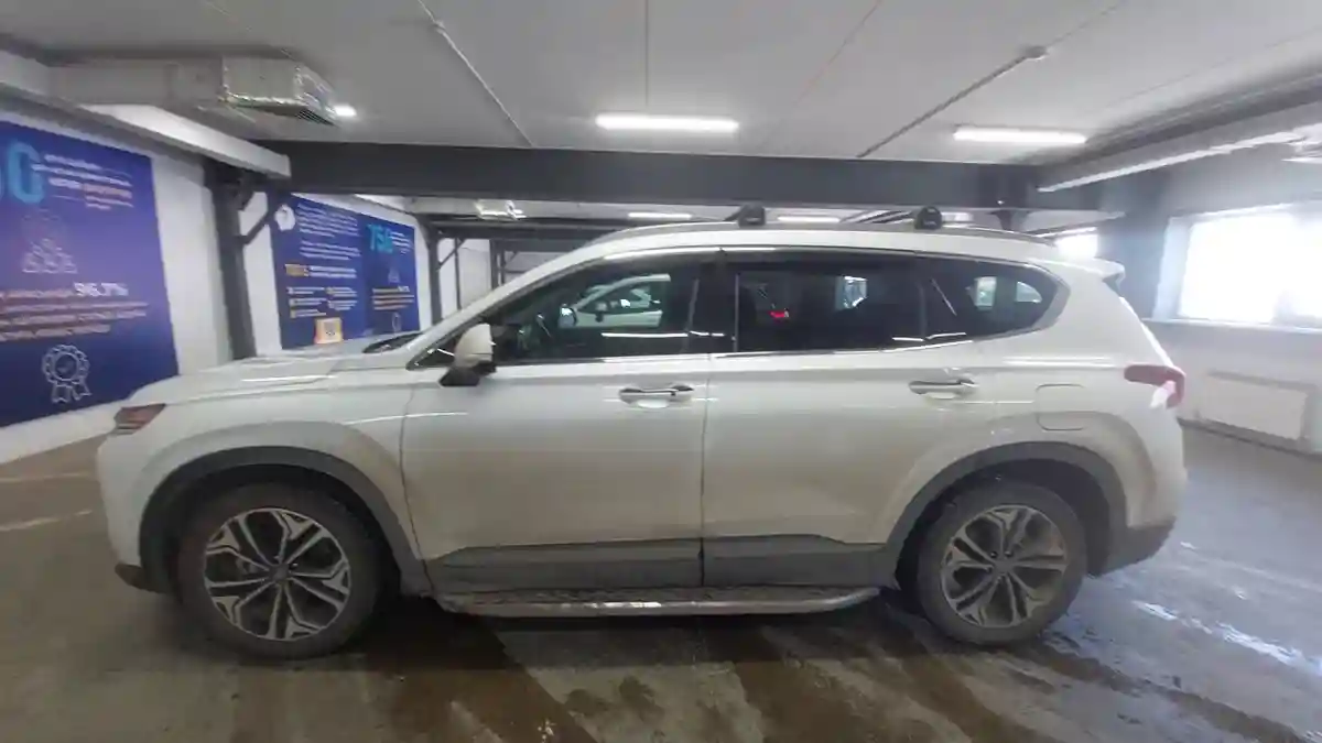 Hyundai Santa Fe 2020 года за 14 000 000 тг. в Астана