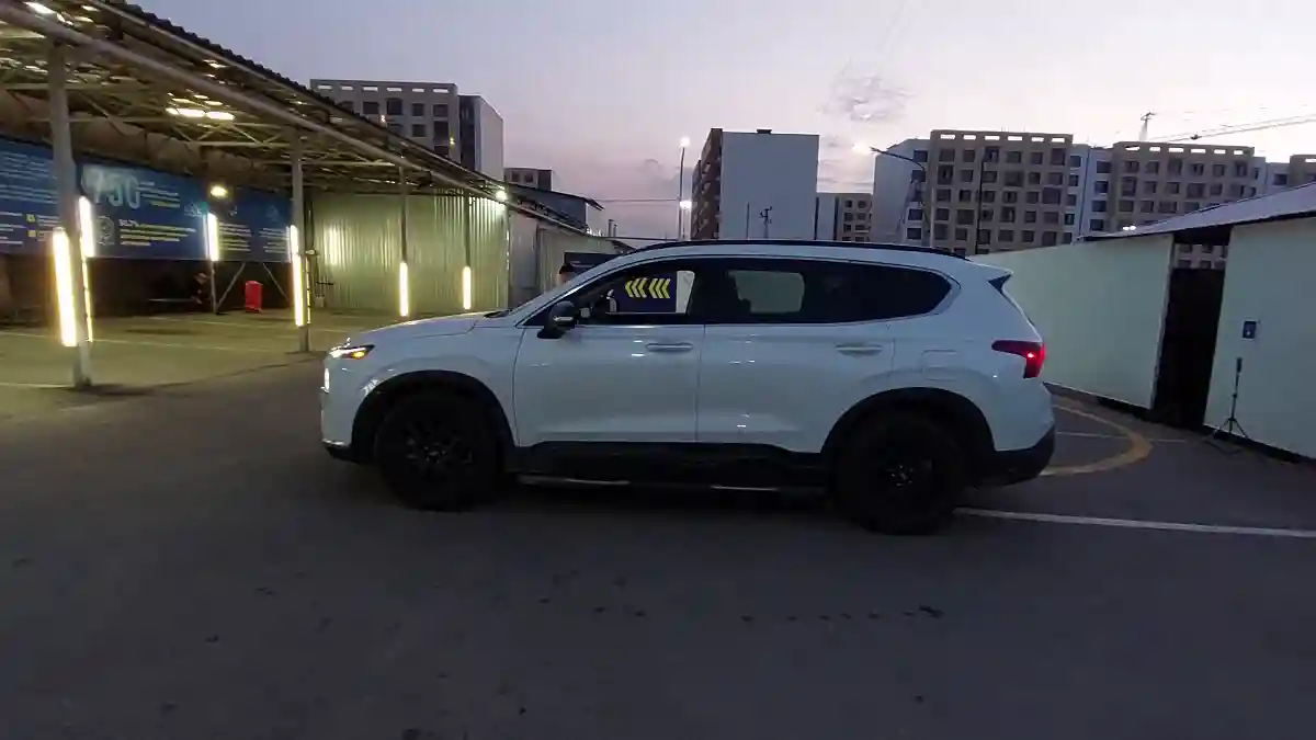 Hyundai Santa Fe 2022 года за 17 000 000 тг. в Алматы