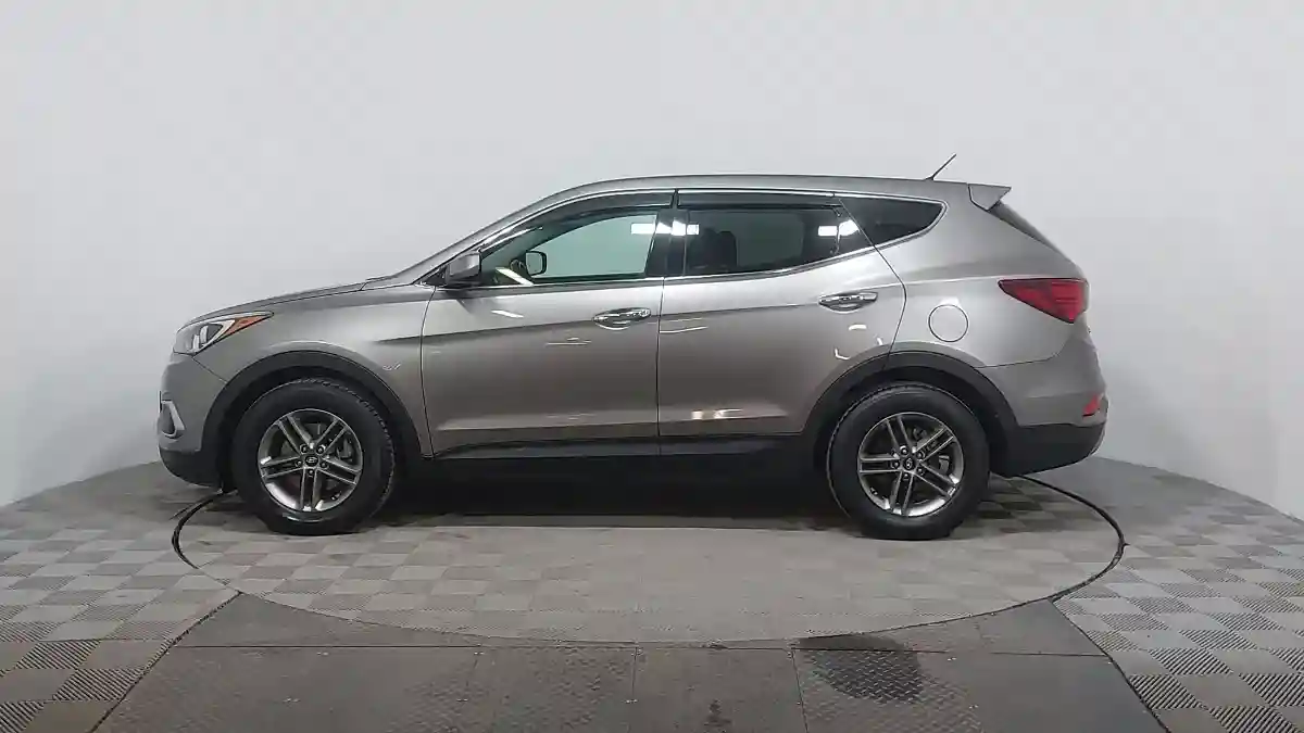 Hyundai Santa Fe 2018 года за 10 990 000 тг. в Астана
