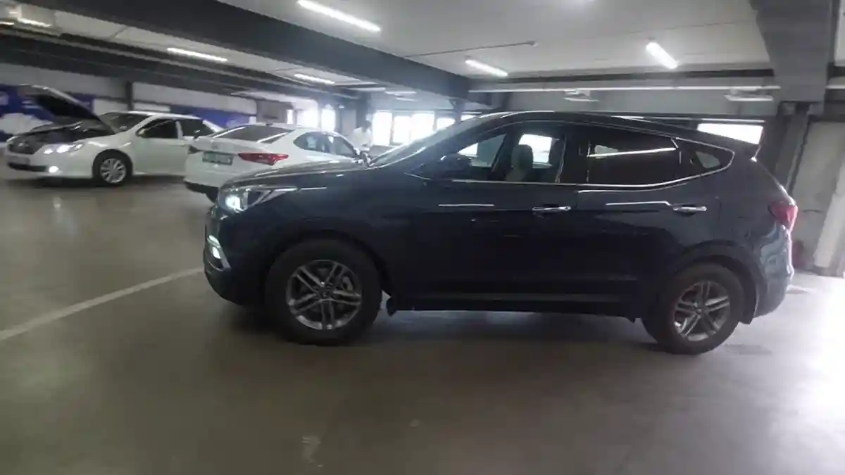 Hyundai Santa Fe 2017 года за 10 000 000 тг. в Астана