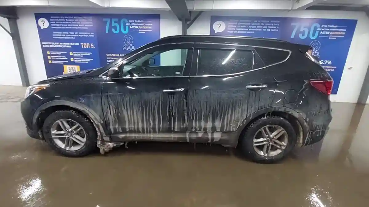 Hyundai Santa Fe 2017 года за 9 800 000 тг. в Астана