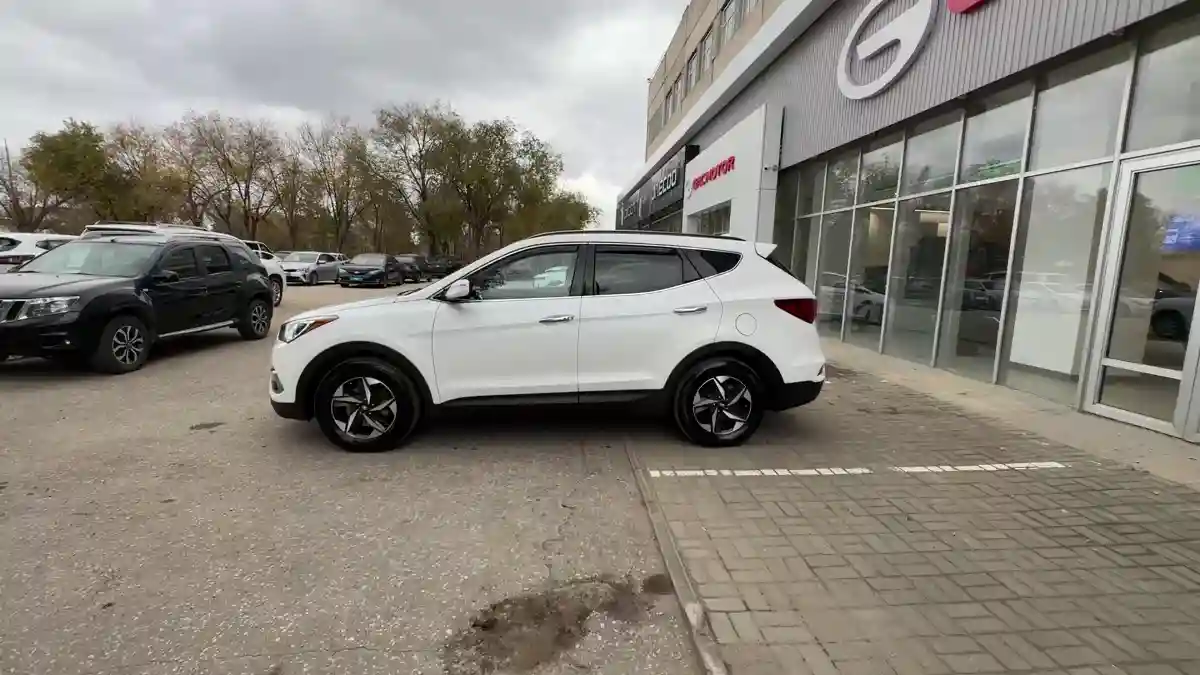 Hyundai Santa Fe 2016 года за 7 990 000 тг. в Актобе