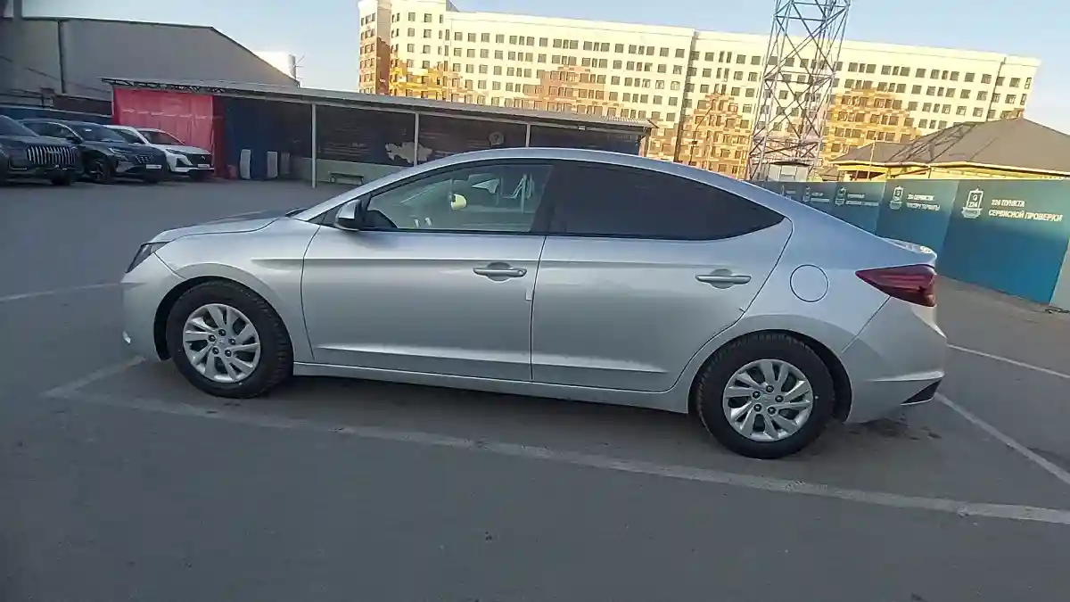 Hyundai Elantra 2018 года за 8 000 000 тг. в Шымкент