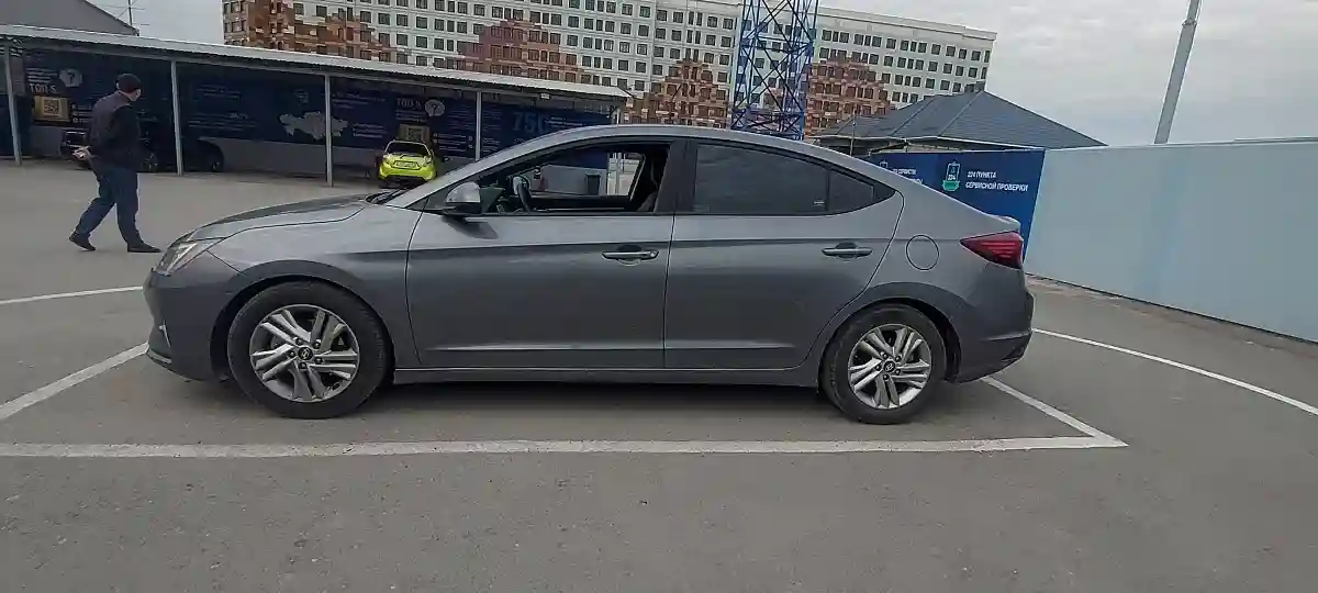 Hyundai Elantra 2018 года за 9 600 000 тг. в Шымкент