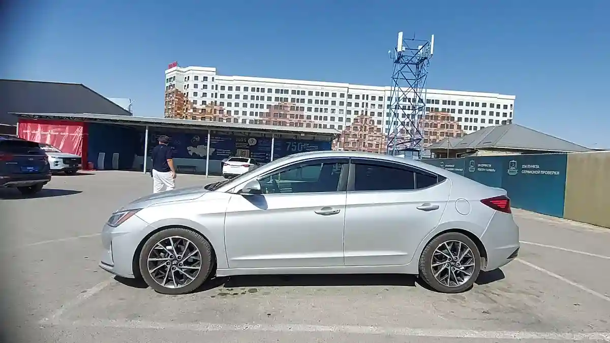 Hyundai Elantra 2018 года за 7 500 000 тг. в Шымкент