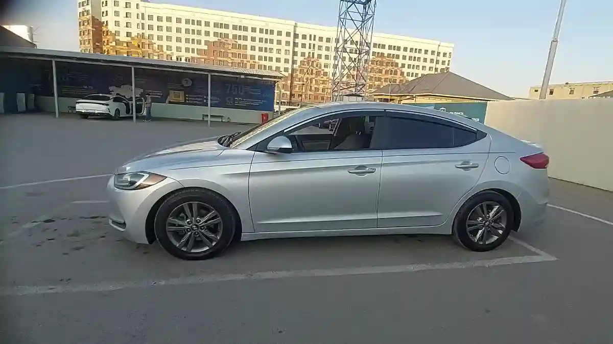 Hyundai Elantra 2016 года за 7 500 000 тг. в Шымкент