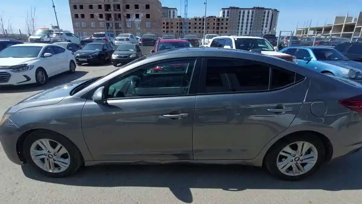 Hyundai Elantra 2019 года за 8 200 000 тг. в Астана