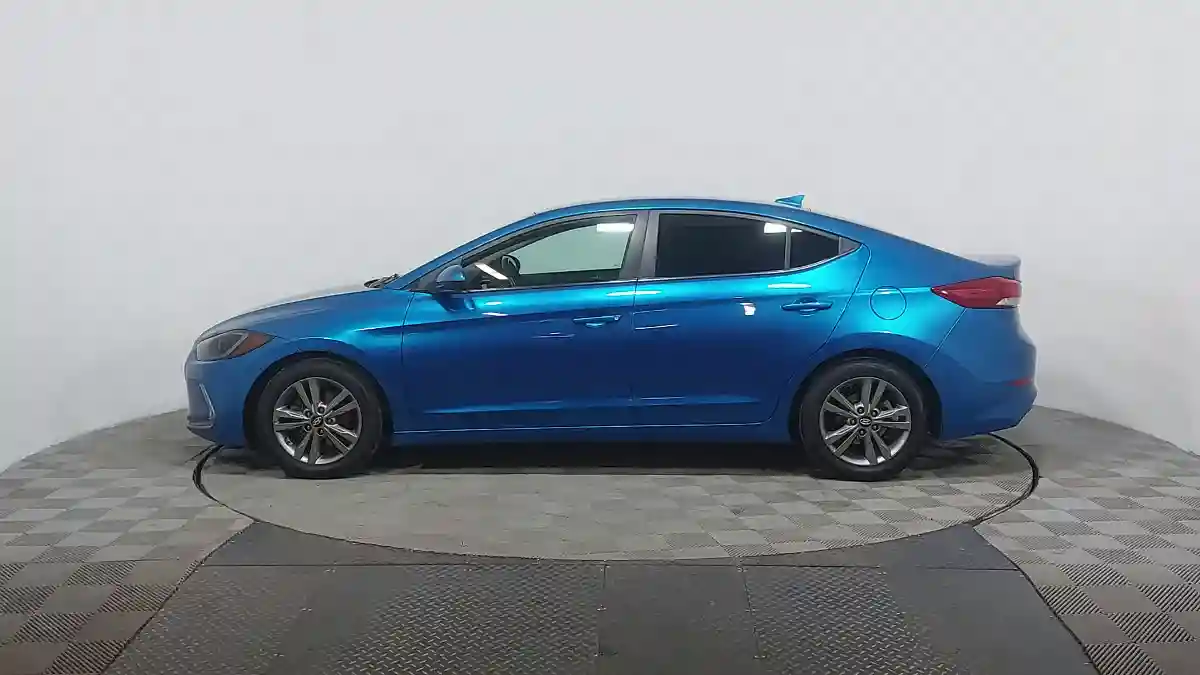 Hyundai Elantra 2018 года за 6 990 000 тг. в Астана