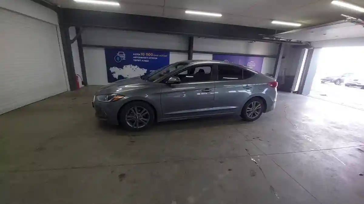 Hyundai Elantra 2018 года за 7 500 000 тг. в Астана