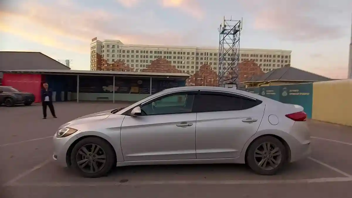 Hyundai Elantra 2018 года за 7 500 000 тг. в Шымкент