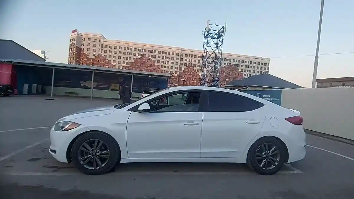 Hyundai Elantra 2017 года за 8 500 000 тг. в Шымкент