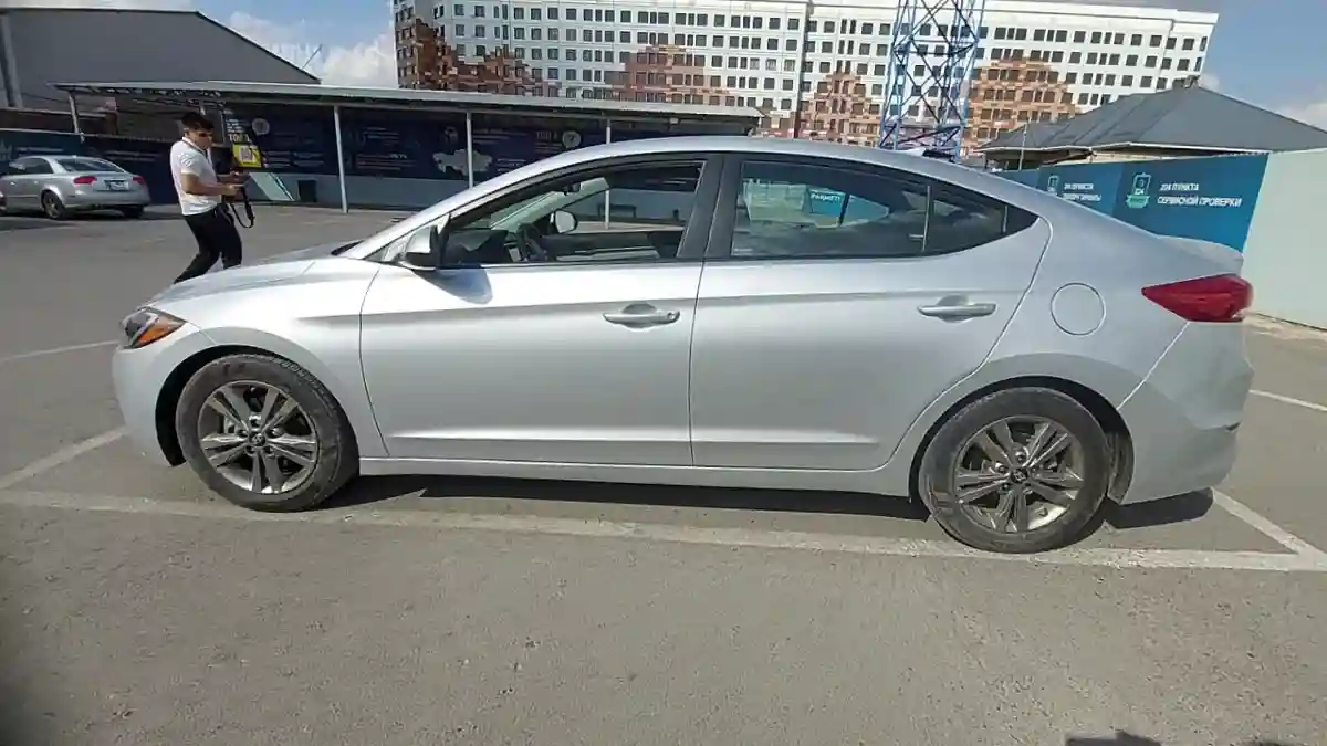 Hyundai Elantra 2018 года за 7 500 000 тг. в Шымкент