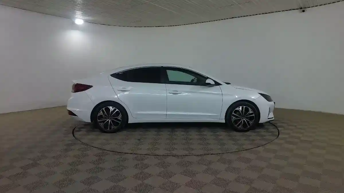 Hyundai Elantra 2018 года за 7 990 000 тг. в Шымкент