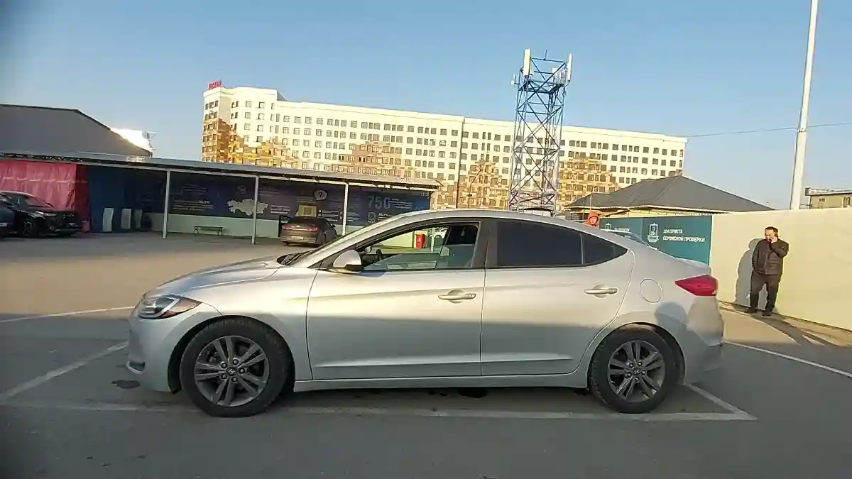 Hyundai Elantra 2016 года за 8 000 000 тг. в Шымкент
