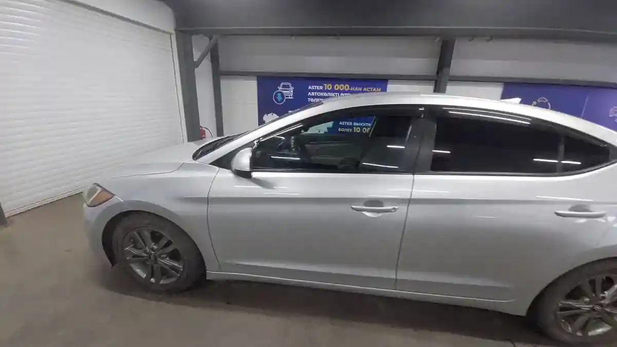 Hyundai Elantra 2018 года за 8 000 000 тг. в Астана