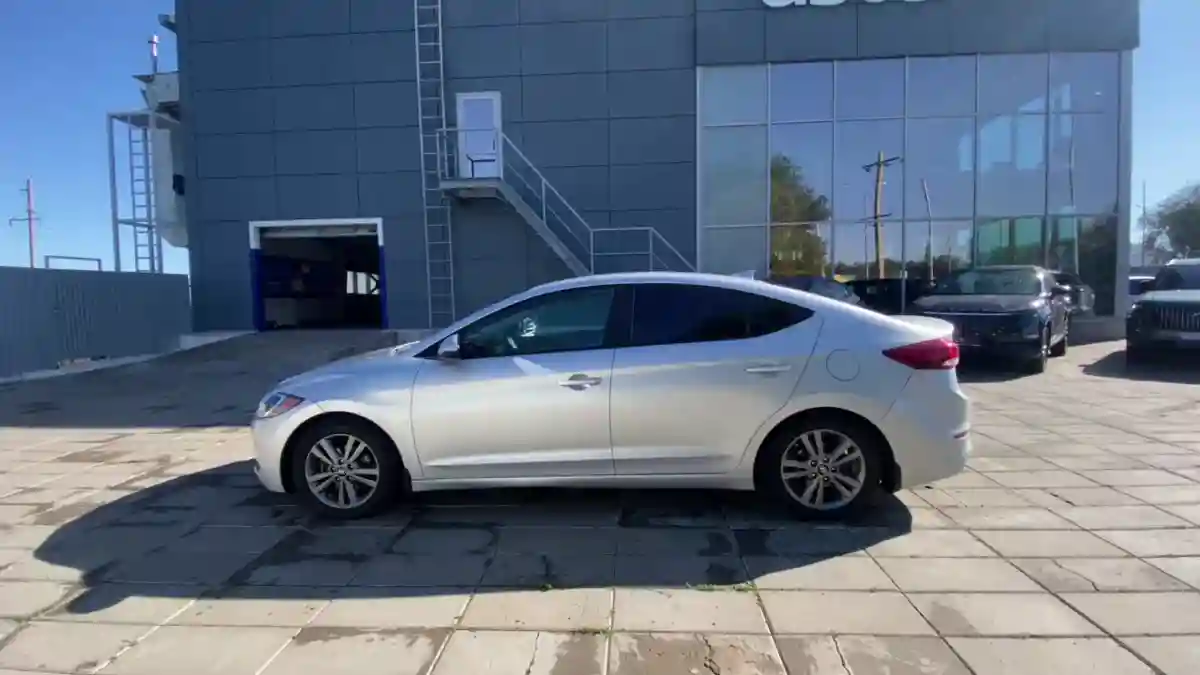 Hyundai Elantra 2018 года за 7 390 000 тг. в Уральск