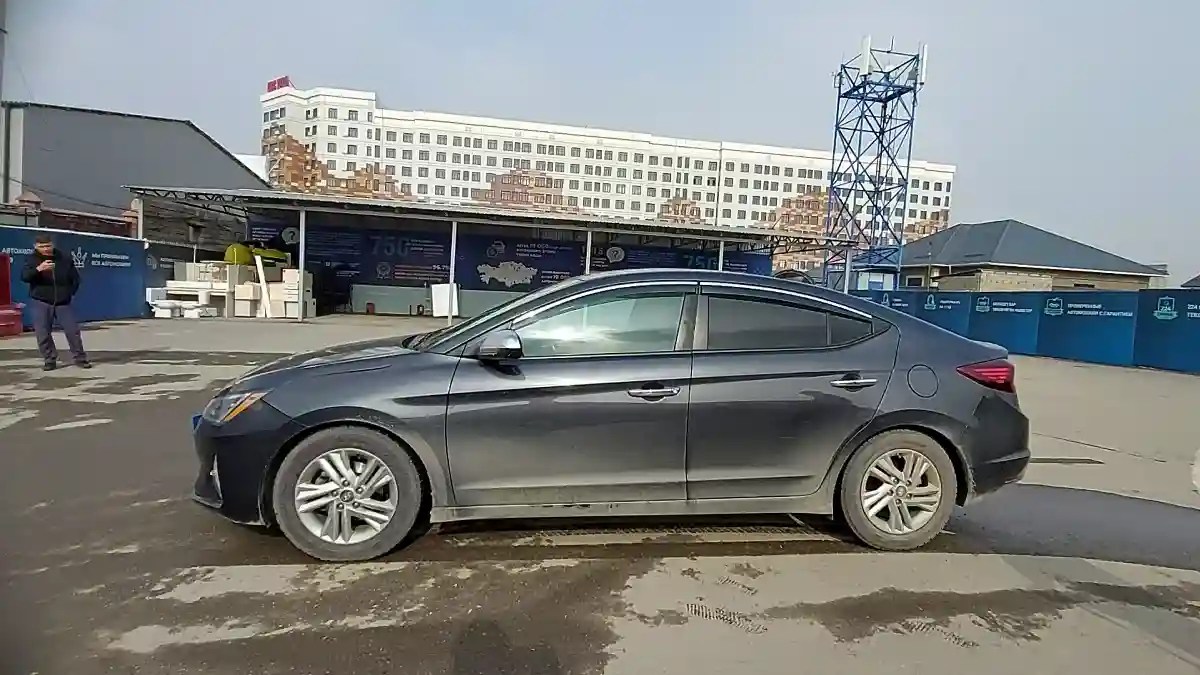 Hyundai Elantra 2019 года за 8 700 000 тг. в Шымкент