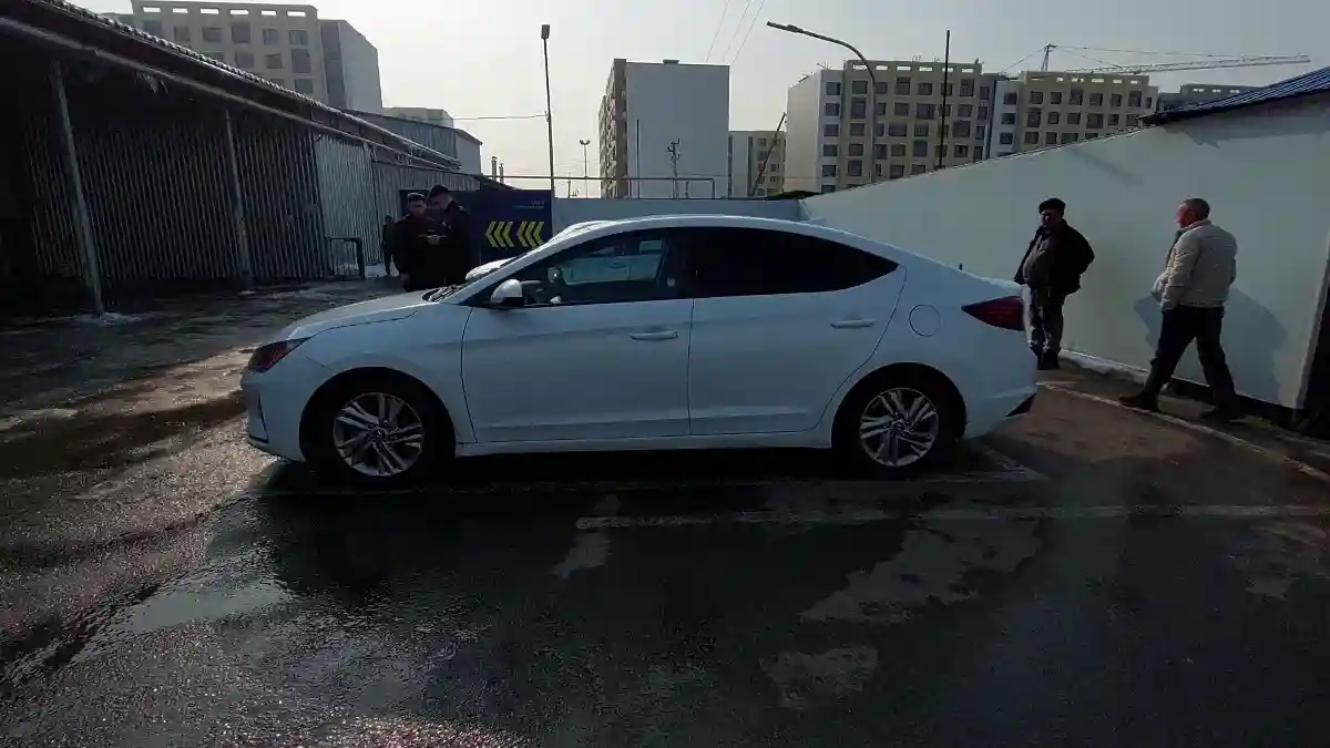 Hyundai Elantra 2018 года за 10 000 000 тг. в Алматы