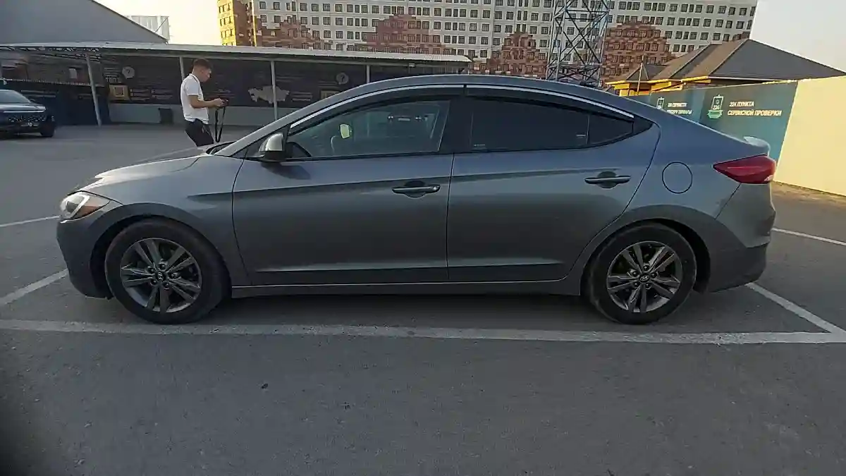 Hyundai Elantra 2017 года за 8 500 000 тг. в Шымкент