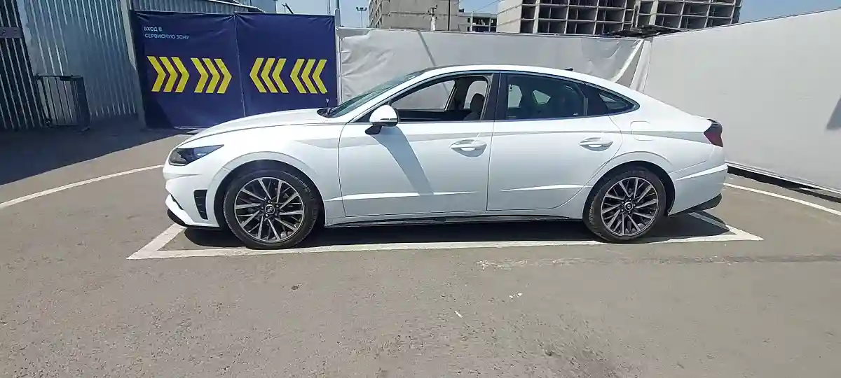 Hyundai Sonata 2020 года за 17 000 000 тг. в Алматы