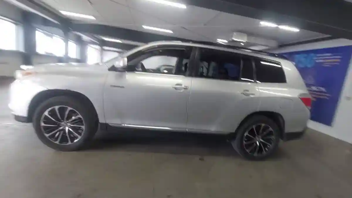 Toyota Highlander 2011 года за 14 000 000 тг. в Астана