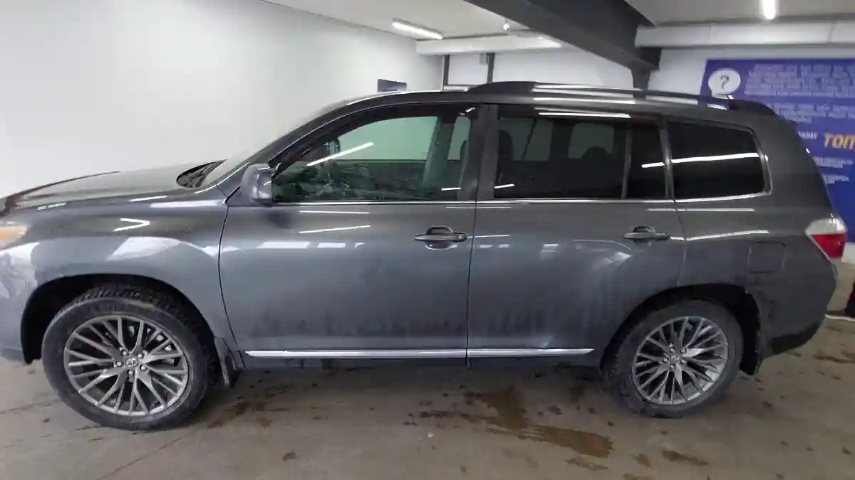 Toyota Highlander 2010 года за 13 000 000 тг. в Астана