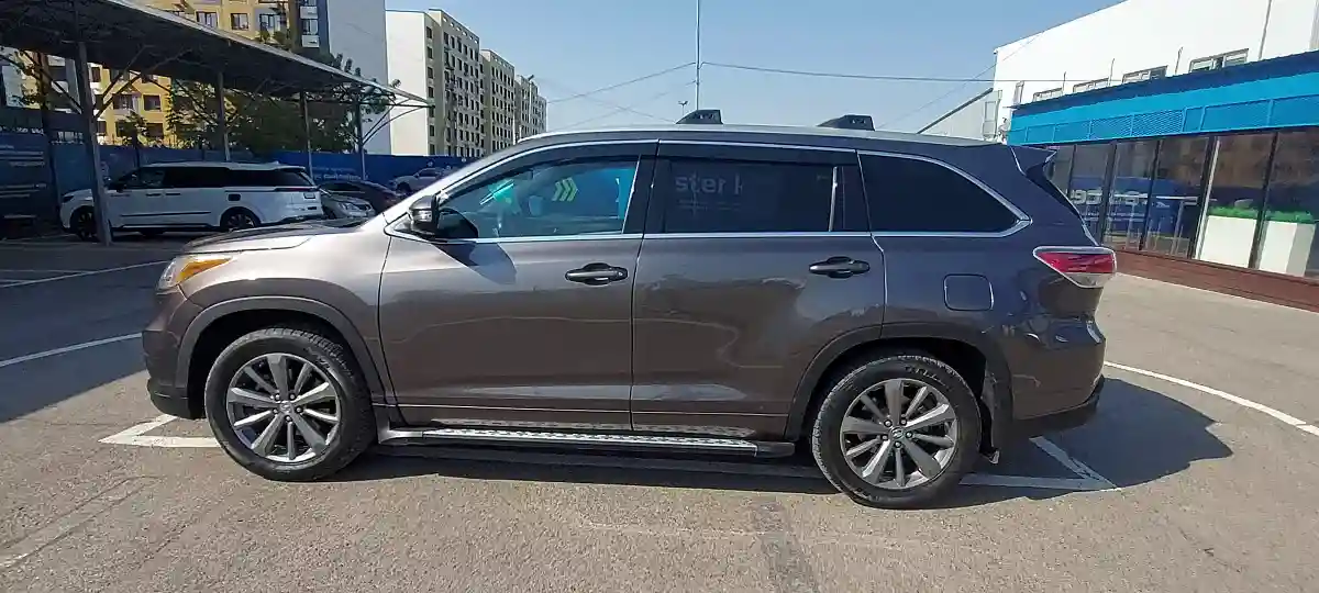 Toyota Highlander 2014 года за 14 500 000 тг. в Алматы