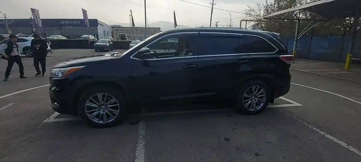 Toyota Highlander 2014 года за 16 500 000 тг. в Алматы