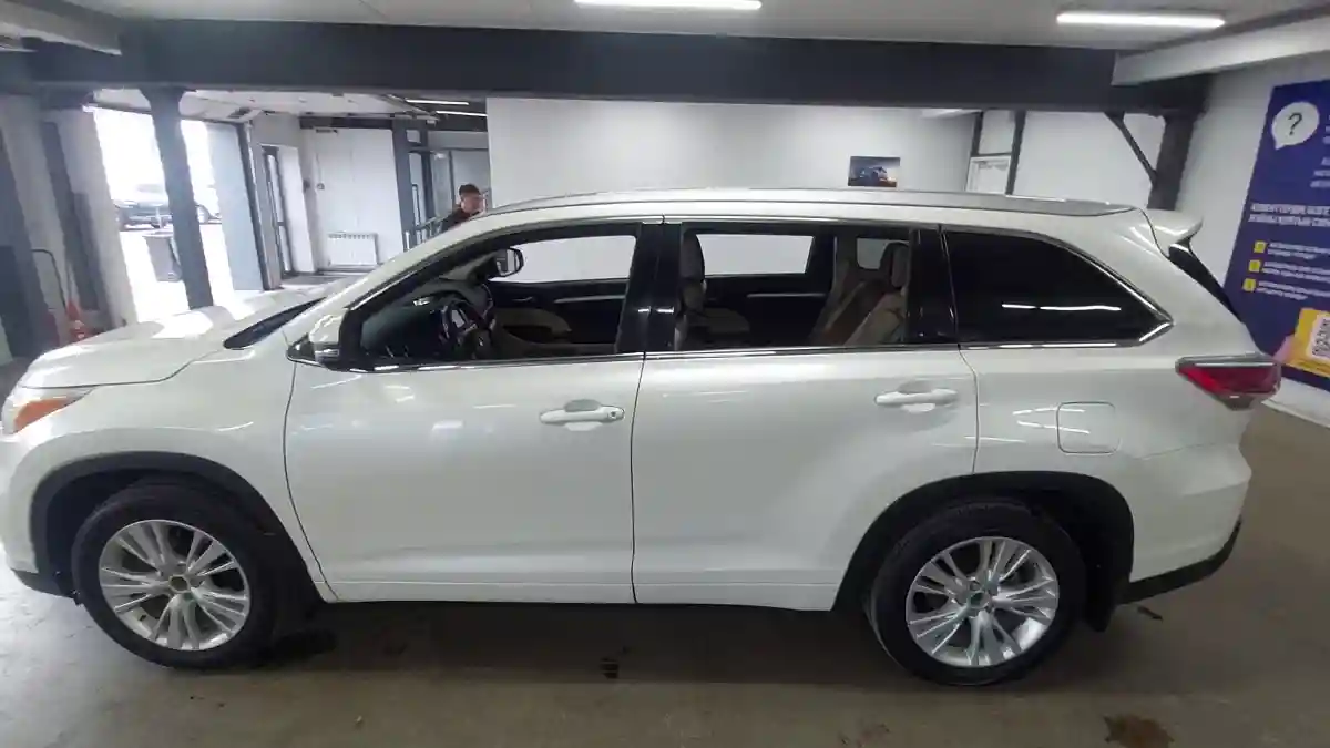 Toyota Highlander 2014 года за 16 500 000 тг. в Астана