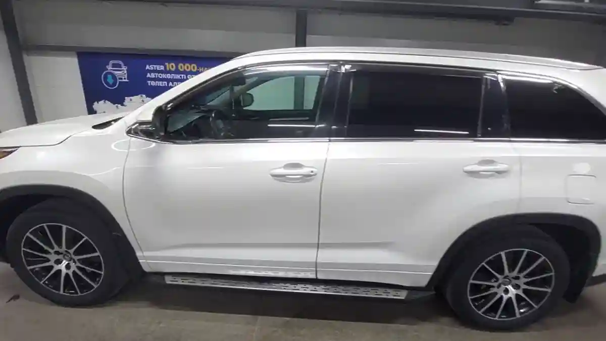 Toyota Highlander 2018 года за 22 500 000 тг. в Астана