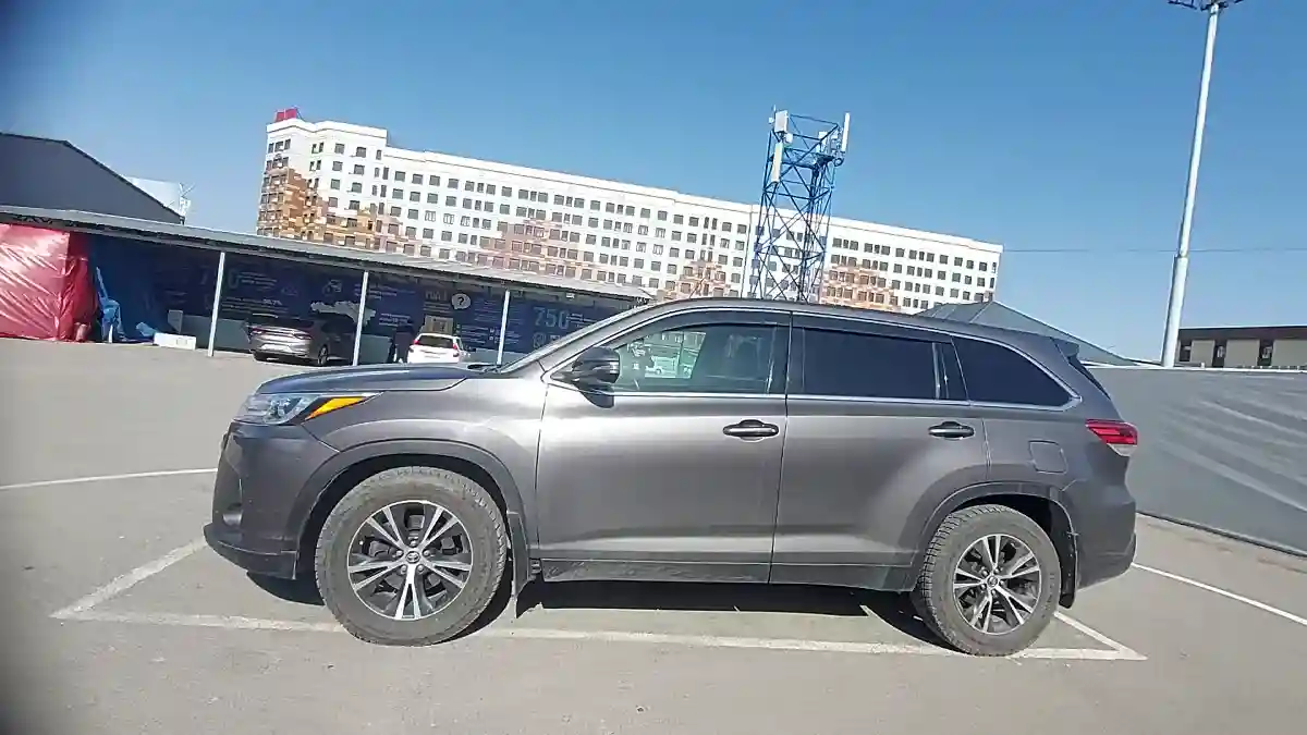 Toyota Highlander 2019 года за 19 000 000 тг. в Шымкент