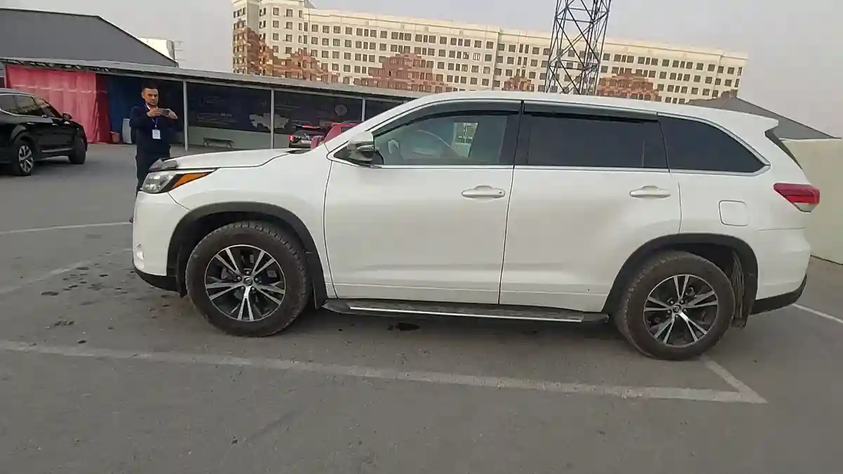 Toyota Highlander 2017 года за 16 000 000 тг. в Шымкент