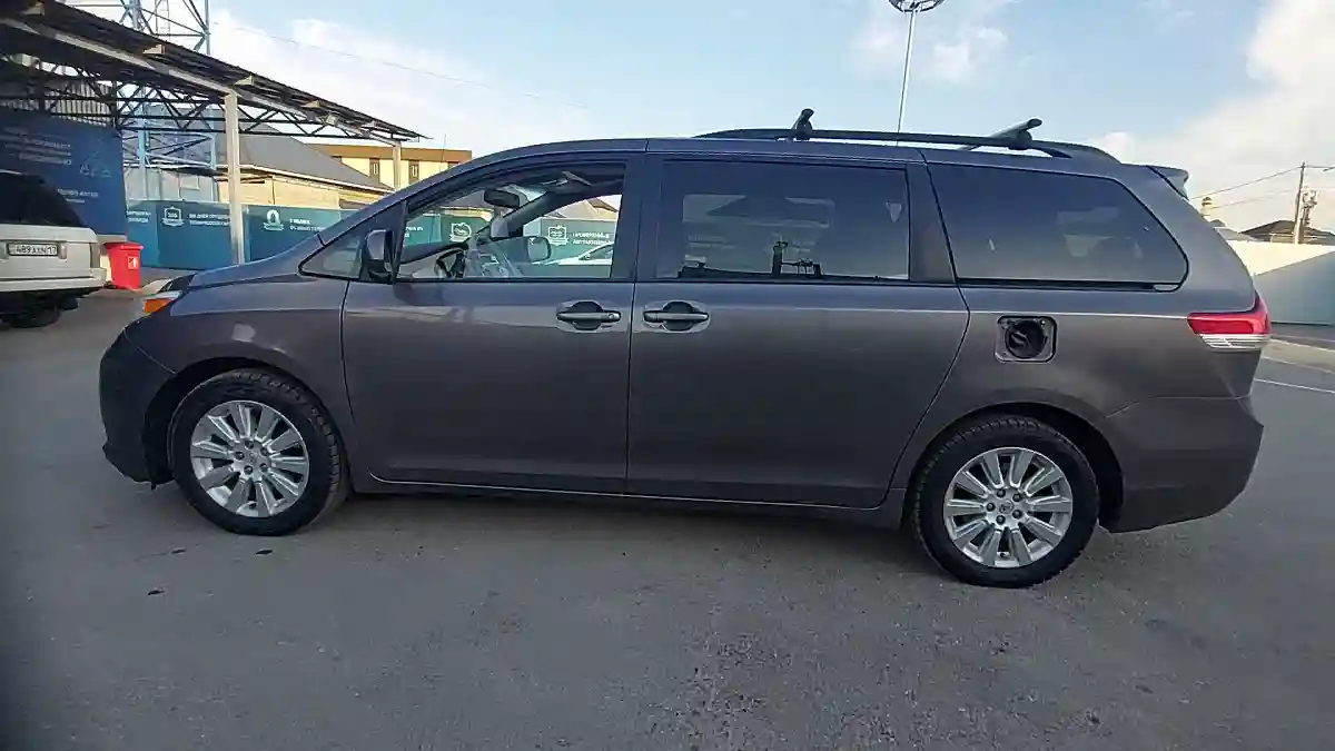 Toyota Sienna 2014 года за 13 500 000 тг. в Шымкент