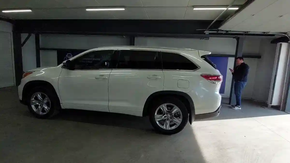 Toyota Highlander 2015 года за 14 500 000 тг. в Астана