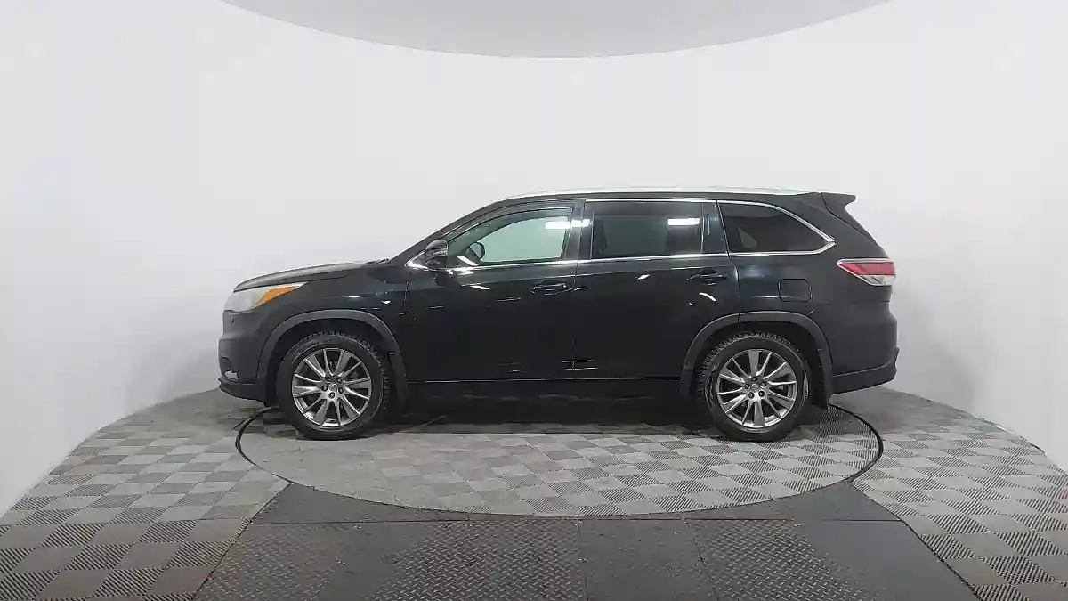 Toyota Highlander 2014 года за 15 590 000 тг. в Астана