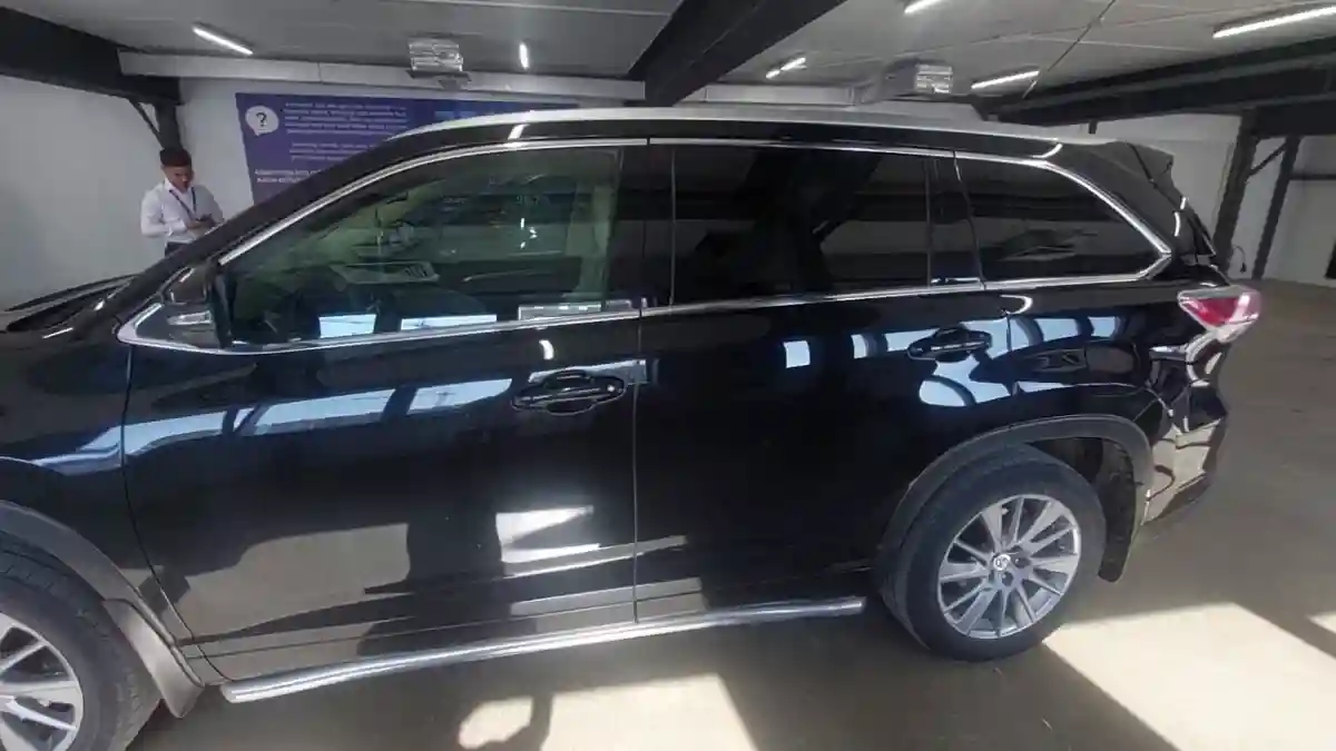 Toyota Highlander 2014 года за 16 000 000 тг. в Астана