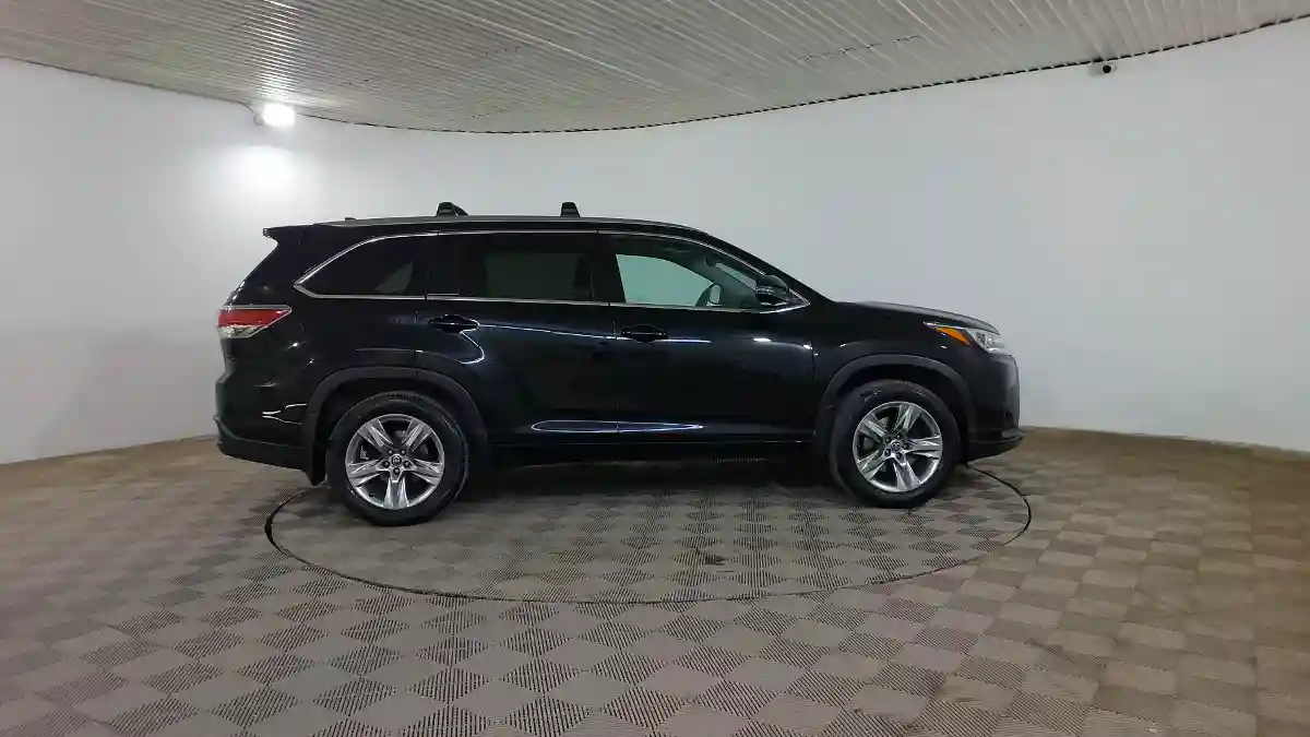Toyota Highlander 2016 года за 16 290 000 тг. в Шымкент