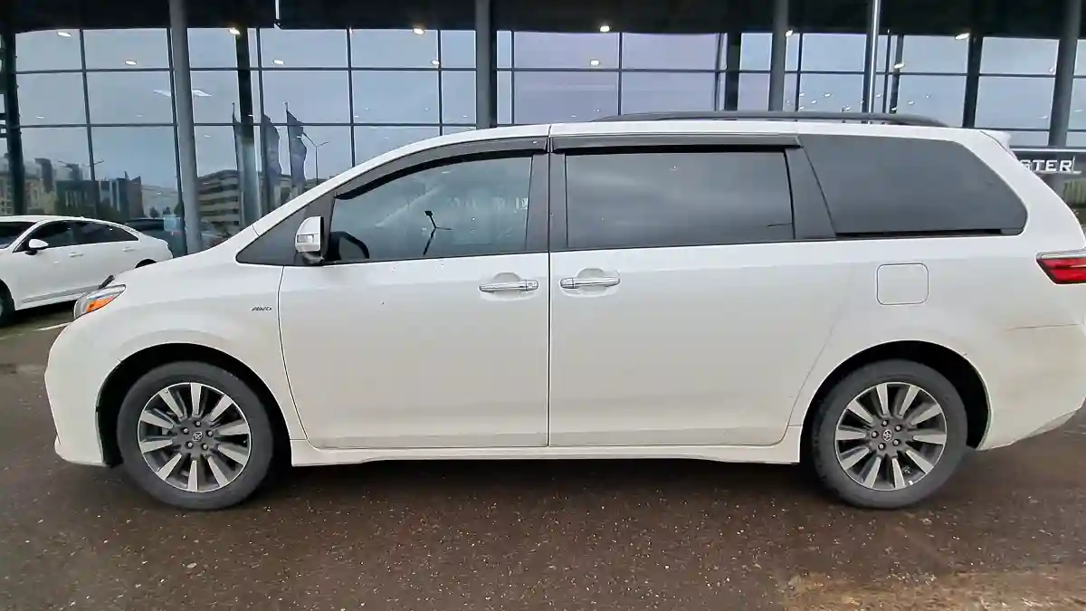 Toyota Sienna 2020 года за 25 000 000 тг. в Астана
