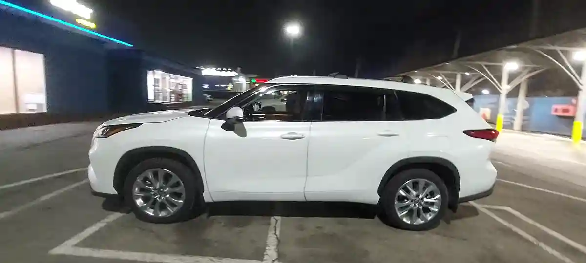 Toyota Highlander 2020 года за 22 000 000 тг. в Алматы