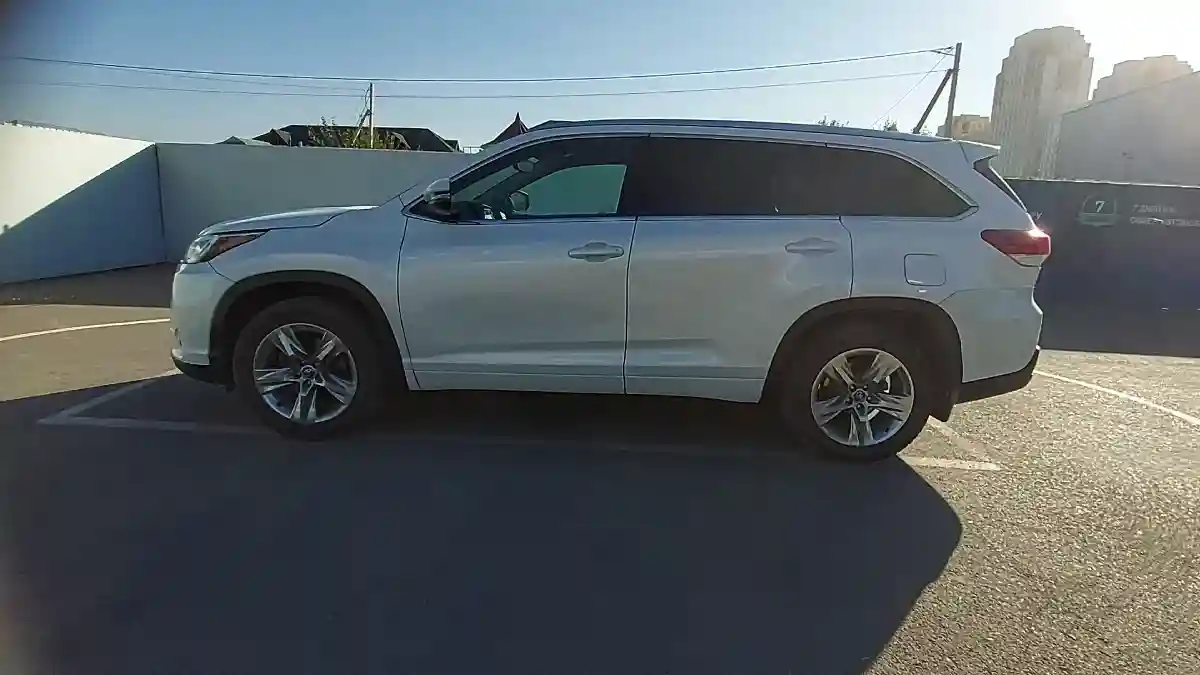 Toyota Highlander 2017 года за 20 000 000 тг. в Шымкент